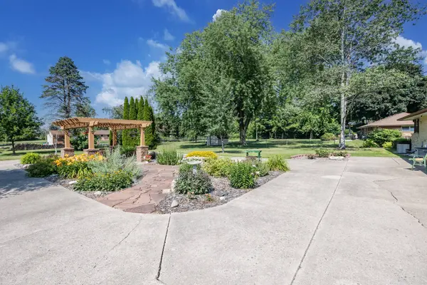 N58W21816 Maclynn Dr, Menomonee Falls, WI 53051