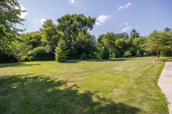 N58W21816 Maclynn Dr, Menomonee Falls, WI 53051