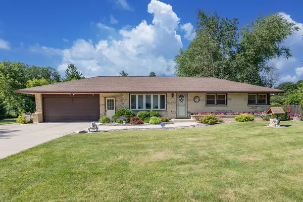 N58W21816 Maclynn Dr, Menomonee Falls, WI 53051