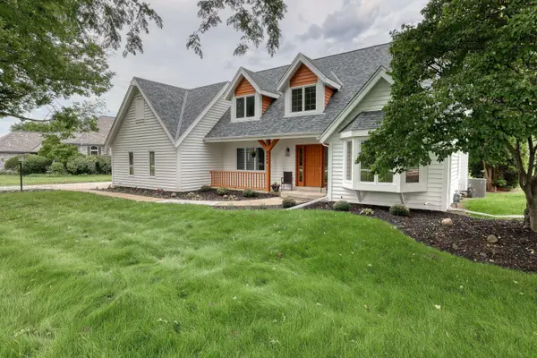 8424 S 68th St, Franklin, WI 53132