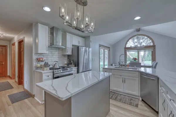 8424 S 68th St, Franklin, WI 53132