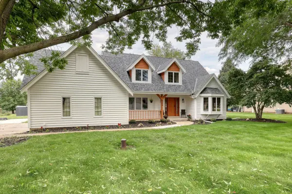 8424 S 68th St, Franklin, WI 53132