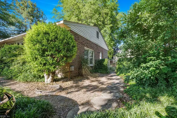 902 Rebecca ST, Franklin, VA 23851