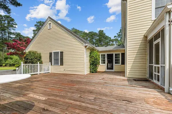 405 Meadow LN, Franklin, VA 23851