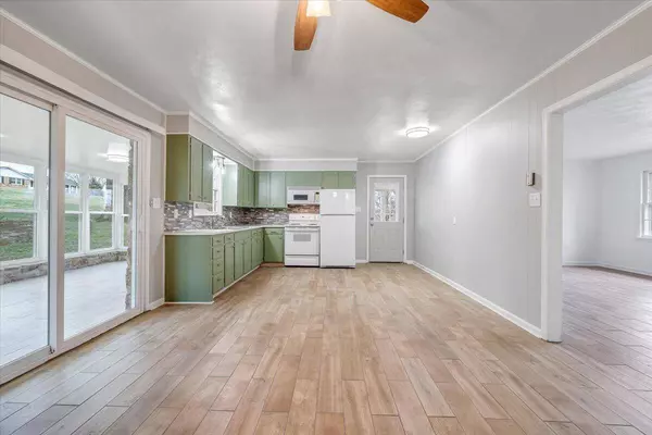 2198 Trinity RD, Troutville, VA 24175