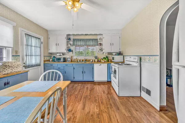 2039 Mayfield DR, Roanoke, VA 24014