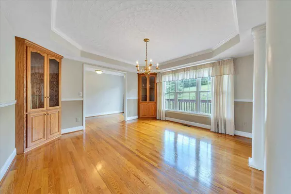 802 Gates LN, Roanoke, VA 24012