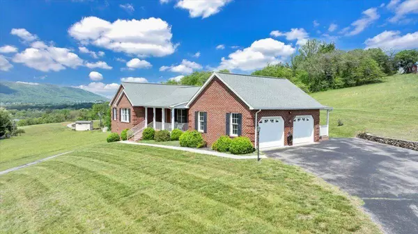 802 Gates LN, Roanoke, VA 24012