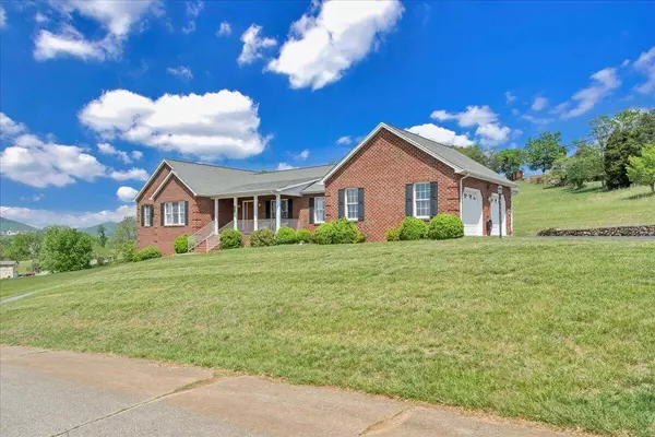 802 Gates LN, Roanoke, VA 24012