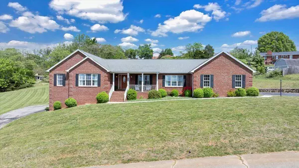 802 Gates LN, Roanoke, VA 24012