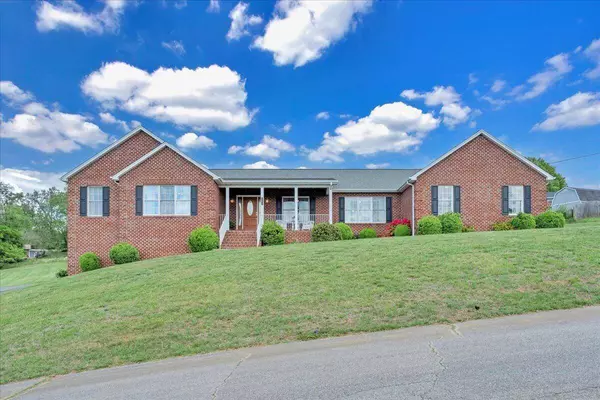 802 Gates LN, Roanoke, VA 24012