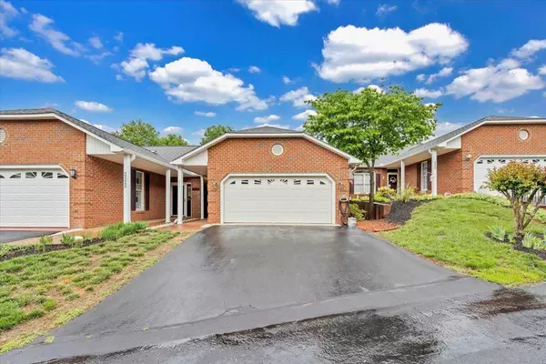 2521 Feather Garden CIR, Vinton, VA 24179