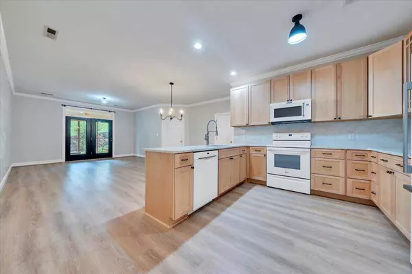 2521 Feather Garden CIR, Vinton, VA 24179