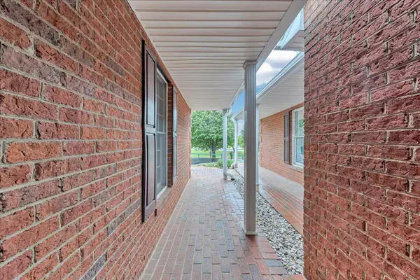 2521 Feather Garden CIR, Vinton, VA 24179