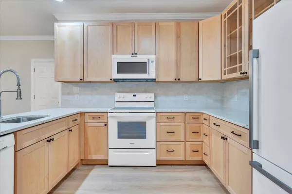 2521 Feather Garden CIR, Vinton, VA 24179