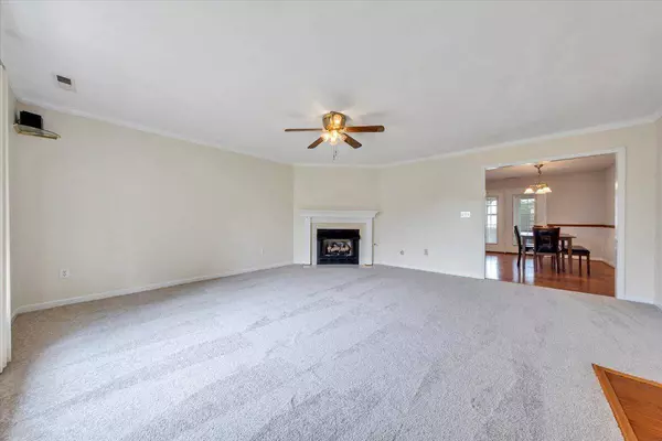 2420 Carlsbad CIR, Roanoke, VA 24012