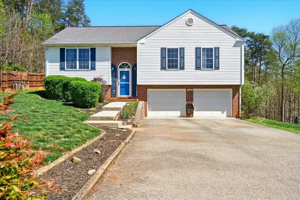 1027 Alison LN, Vinton, VA 24179