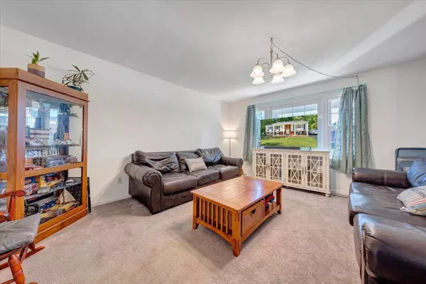 919 Halifax CIR, Vinton, VA 24179