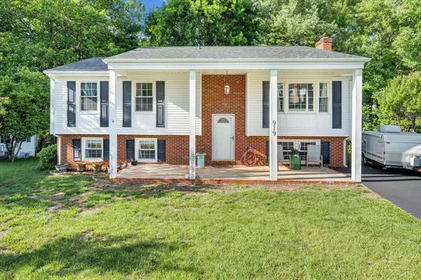 919 Halifax CIR, Vinton, VA 24179