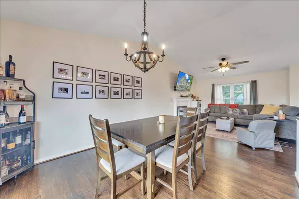 2414 Carlsbad CIR, Roanoke, VA 24012