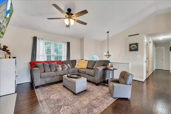 2414 Carlsbad CIR, Roanoke, VA 24012