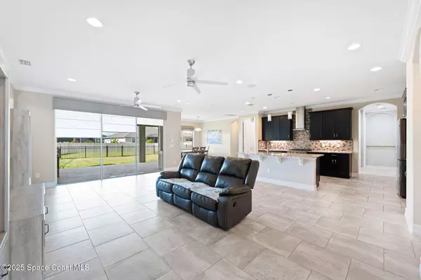 7684 Poulicny LN, Melbourne, FL 32940