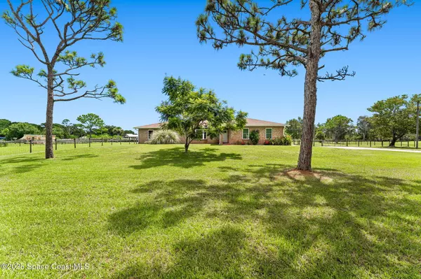 2175 Lacourt LN, Malabar, FL 32950