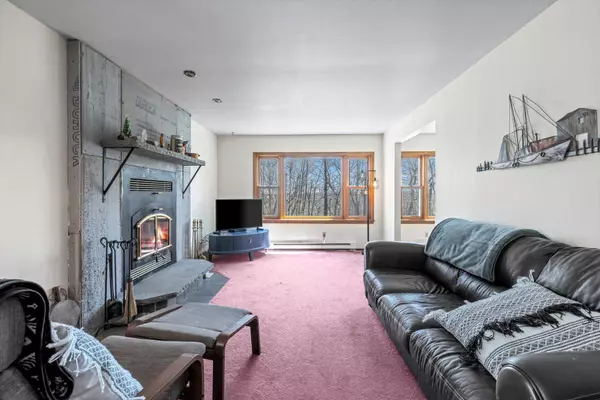 3951 Oak Ave, Polk, WI 53095