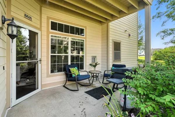 8615 S Stratford Rd, Oak Creek, WI 53154