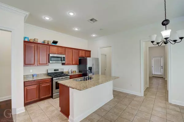 1005 S Crescent Cove, Shreveport, LA 71105