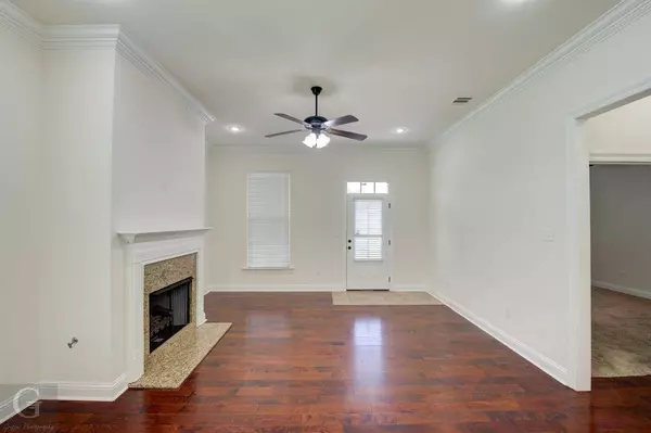 1005 S Crescent Cove, Shreveport, LA 71105