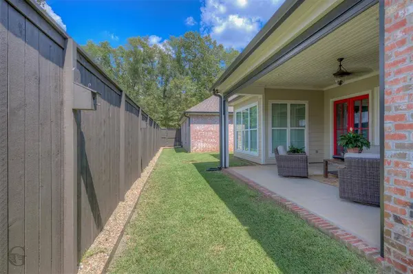 1104 Winterberry Lane, Shreveport, LA 71106