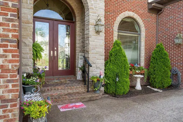 110 Loch Lomond Drive, Georgetown, KY 40324