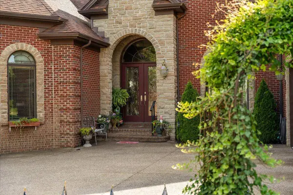 110 Loch Lomond Drive, Georgetown, KY 40324
