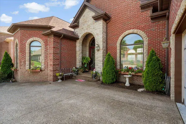 110 Loch Lomond Drive, Georgetown, KY 40324