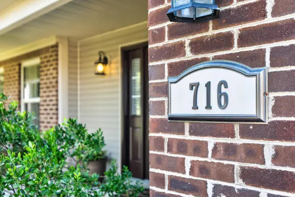 716 Newtown Springs Drive, Lexington, KY 40511