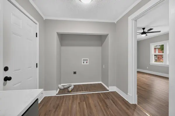 222 Mount Airy Avenue, Paris, KY 40361