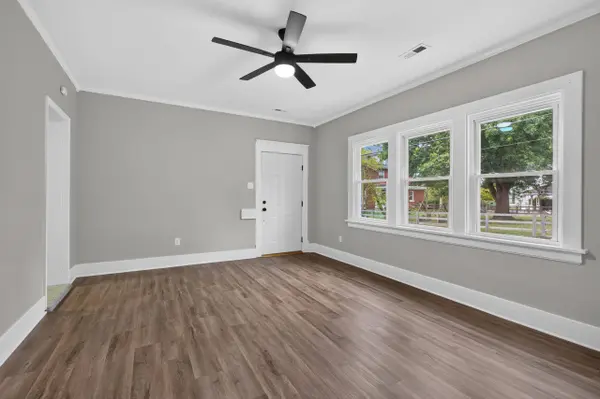 222 Mount Airy Avenue, Paris, KY 40361