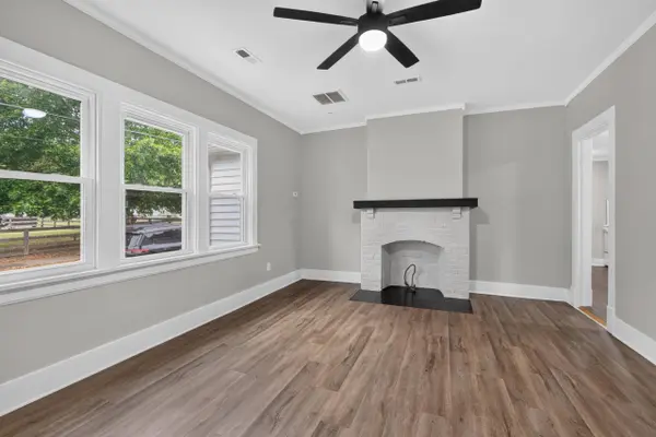 222 Mount Airy Avenue, Paris, KY 40361