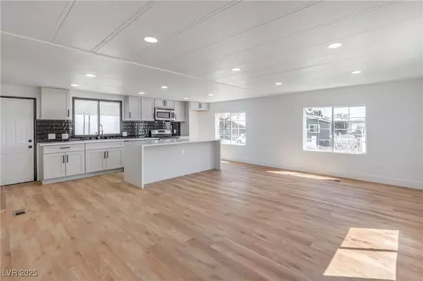 1911 Quintearo Street, Las Vegas, NV 89115