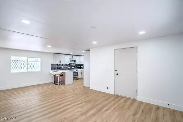 4670 Royal Ridge AVE, Las Vegas, NV 89103