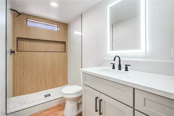 4670 Royal Ridge AVE, Las Vegas, NV 89103