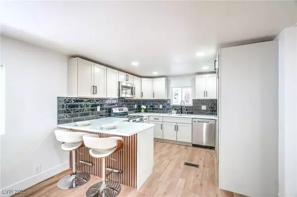 4670 Royal Ridge AVE, Las Vegas, NV 89103