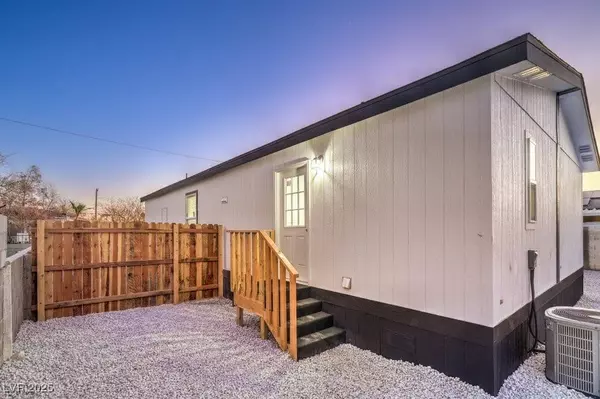 6240 Yellowstone AVE, Las Vegas, NV 89156