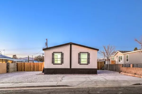 6240 Yellowstone AVE, Las Vegas, NV 89156