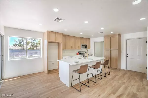 6120 Madre Mesa DR, Las Vegas, NV 89108