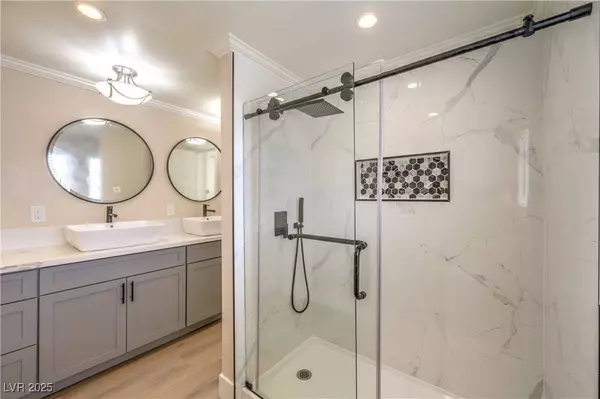 7477 Ullom DR, Las Vegas, NV 89139