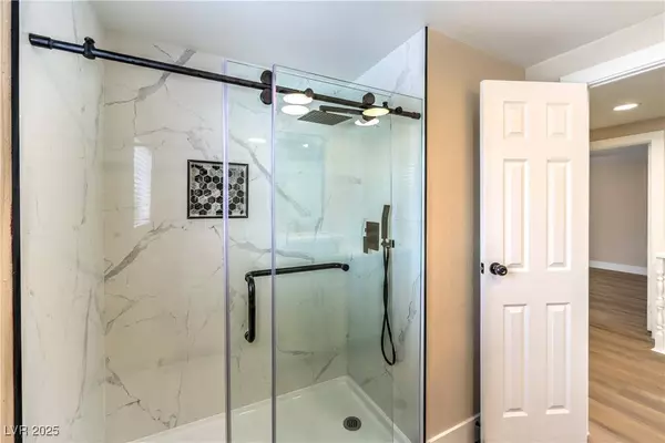 7477 Ullom DR, Las Vegas, NV 89139