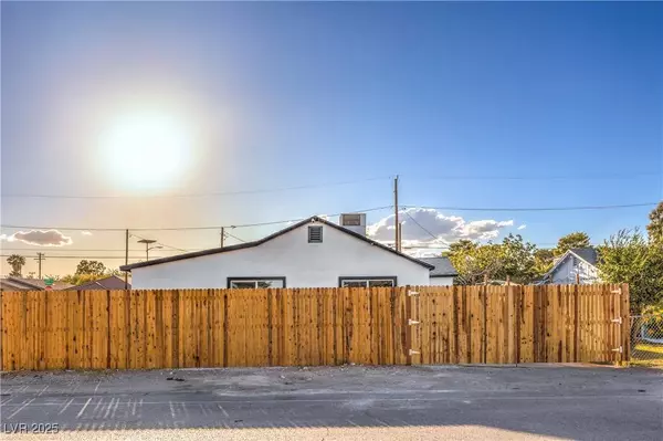 1027 Laurel AVE, Las Vegas, NV 89104