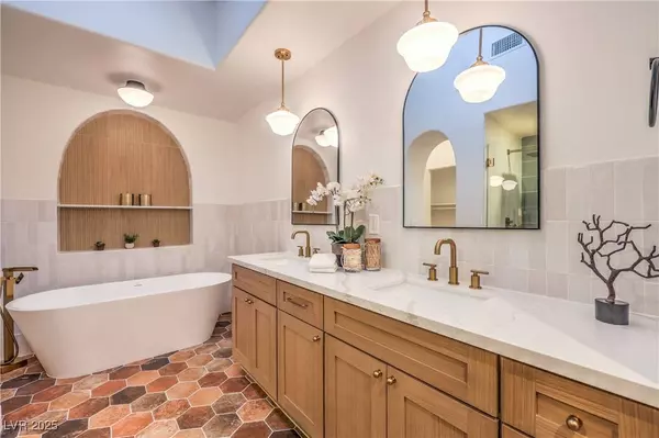 8200 Horseshoe Bend LN, Las Vegas, NV 89113